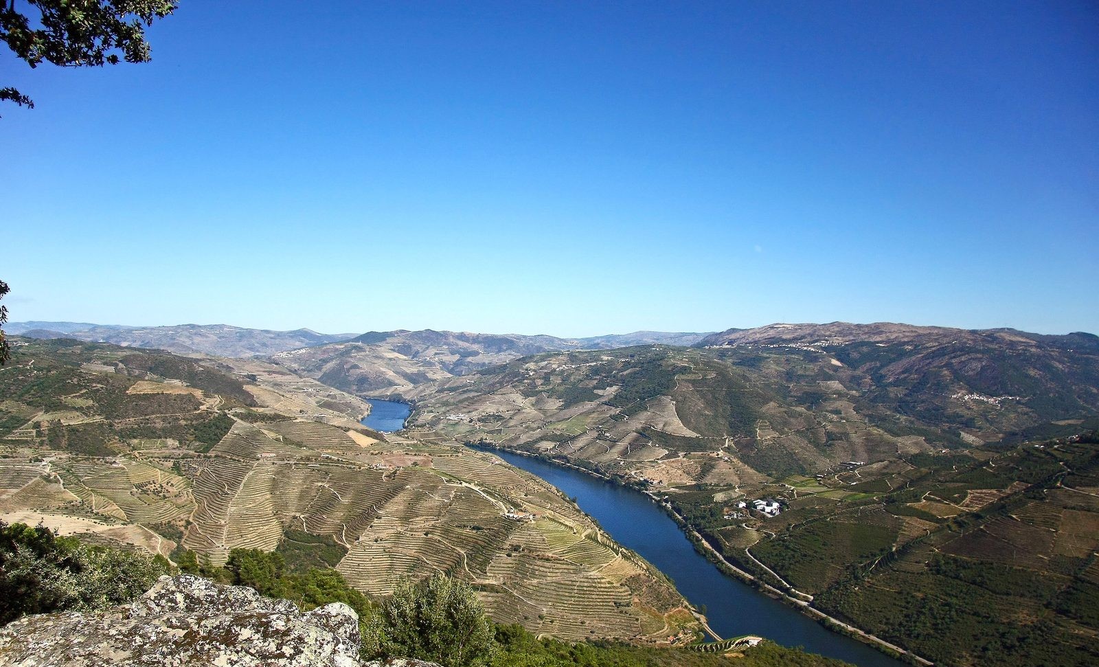 São Leonardo de Galafura viewpoint, river meanders