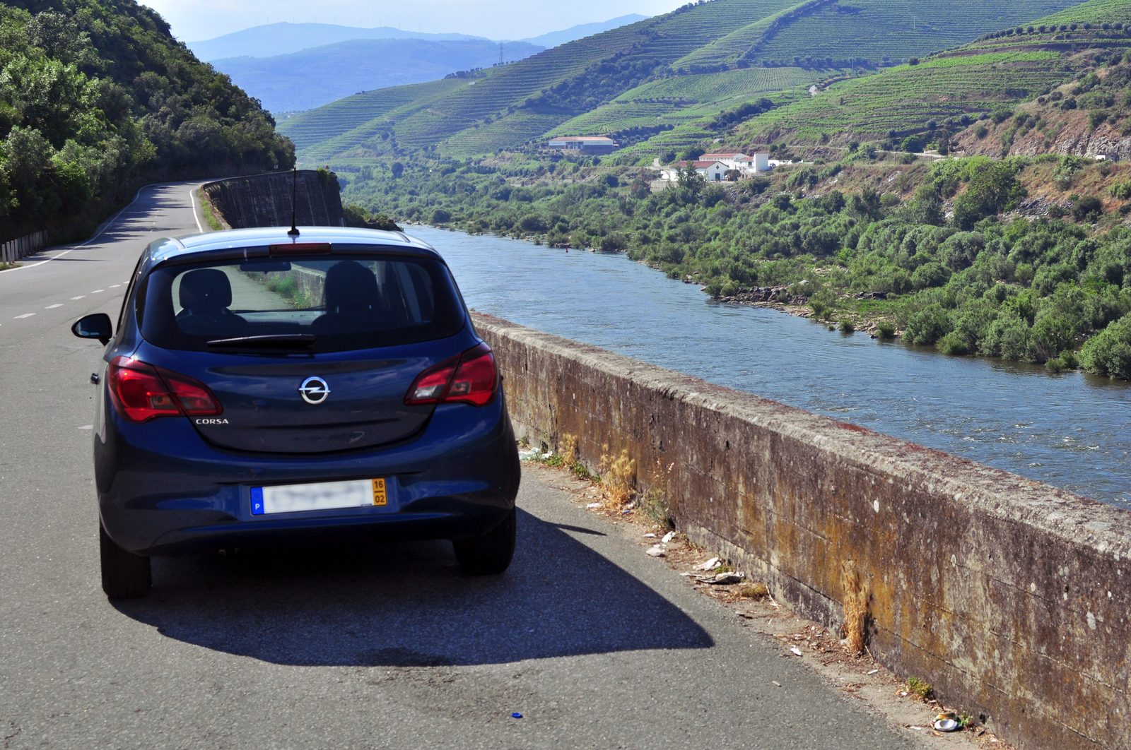 N222 by the Douro, riverside wall