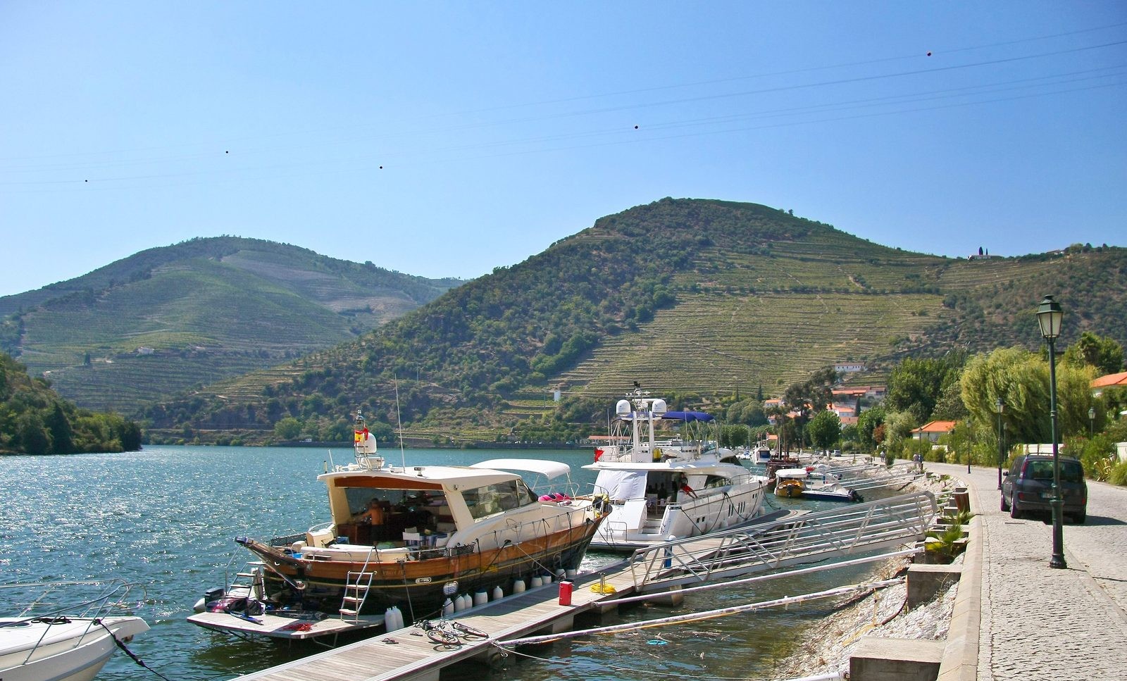 Pinhão, river quay and boats