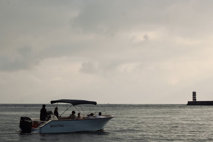 Porto: Douro Small Group Boat Cruise with Port Wine and Snacks