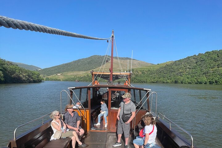Private Douro Tour with Lunch Wine Tasting Boat and Train Cruise, photo 3