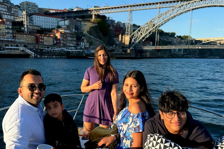 Porto: Yacht Small-Group Douro River Cruise & 6 Bridges w/ Drink, photo 2