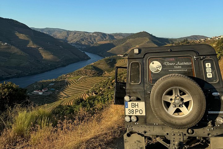 Private 4wd adventure in the Douro: lunch, wine tasting and boat
