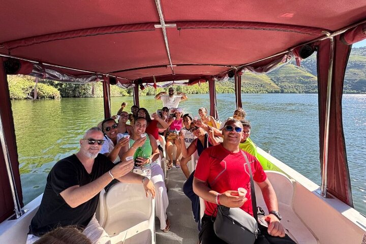 Boat tour 50min through the river Douro in Pinhão, photo 5