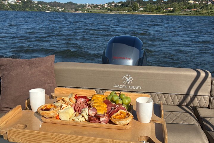 Porto Private Douro Boat Cruise with Wine, Tapas, and Local Hosts, photo 3