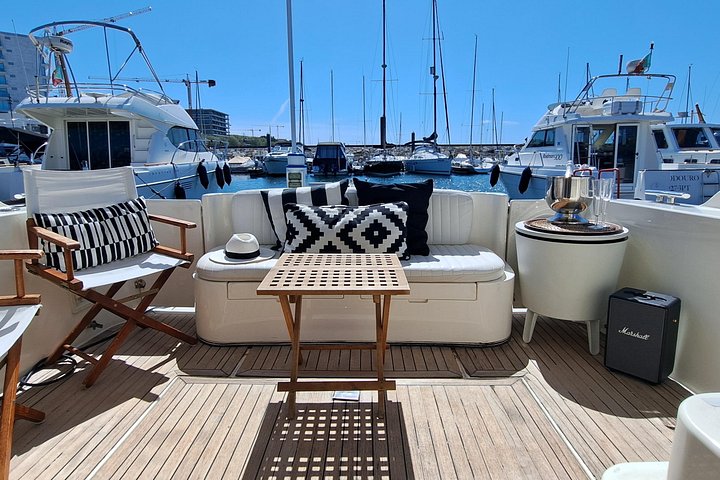 Porto: Luxury Yacht Tour on the Douro River, Sunset or Daytime