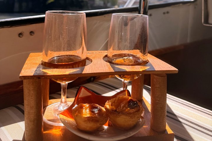 Porto: Douro Cruise on a 1963 Boat, 4 Port Wines, Max 6, photo 4