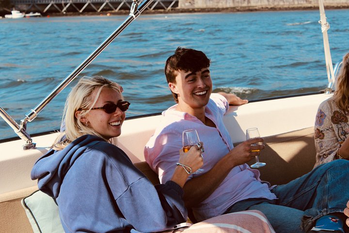 Porto: Douro Small Group Boat Cruise with Port Wine and Snacks, photo 3