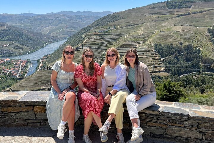 Douro Valley Tour, 3 Wine tastings, Lunch & river Cruise