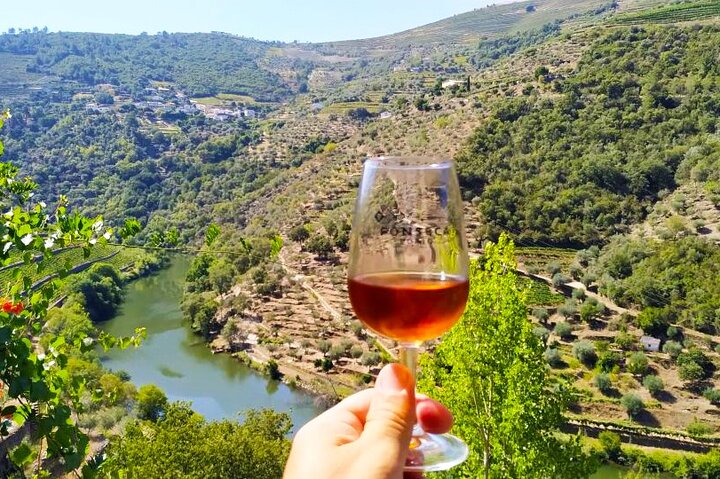 Douro Valley Prime Tour: Tastings, Private Boat & Lunch f/ Porto, photo 2
