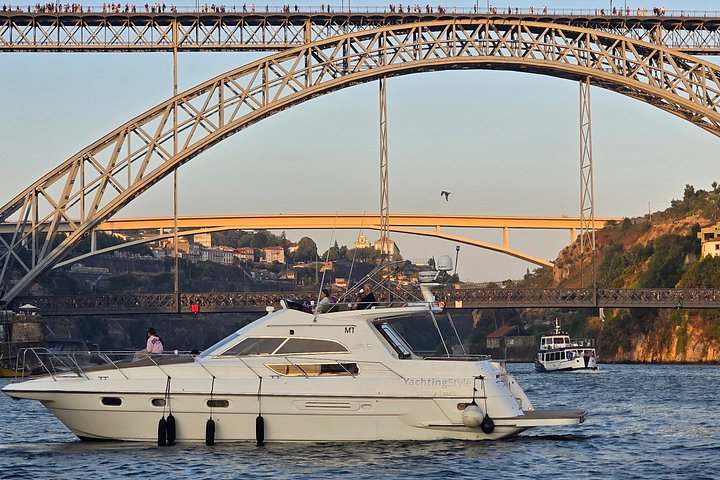 PORTO : Premium Yacht Tour, 6 Bridges & Douro Estuary Reserve