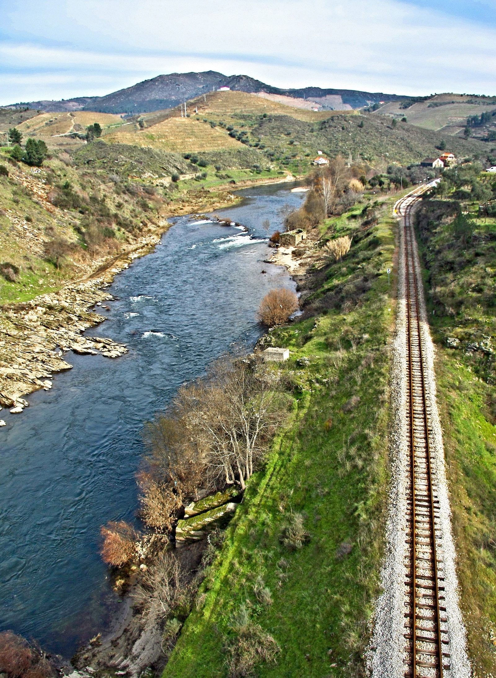 Rio Tua, river and Tua railway line